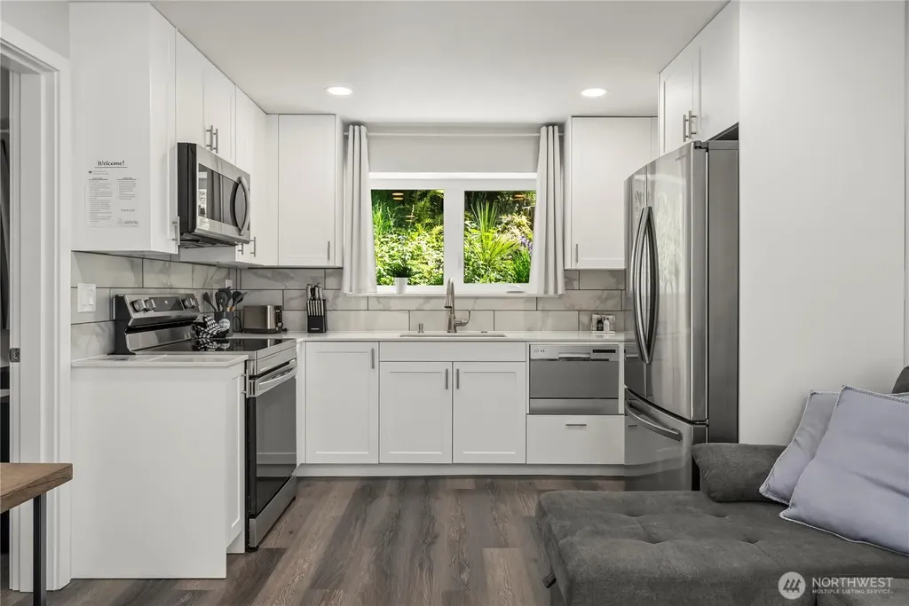 5643 16th Avenue SW Seattle WA 98106