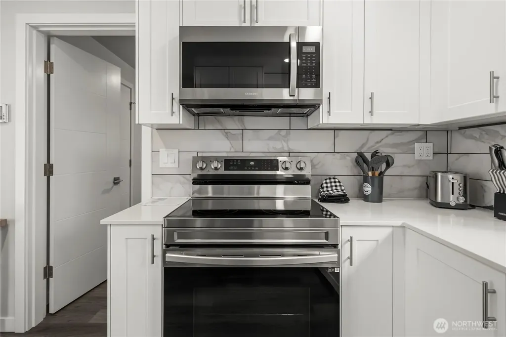 5643 16th Avenue SW Seattle WA 98106