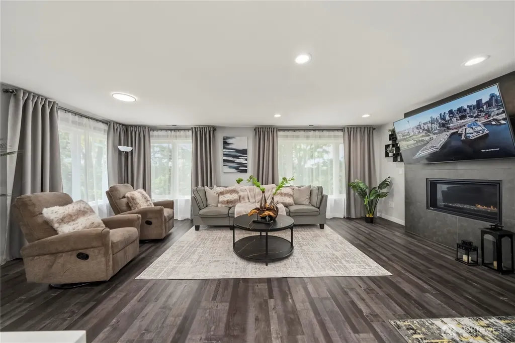 5643 16th Avenue SW Seattle WA 98106