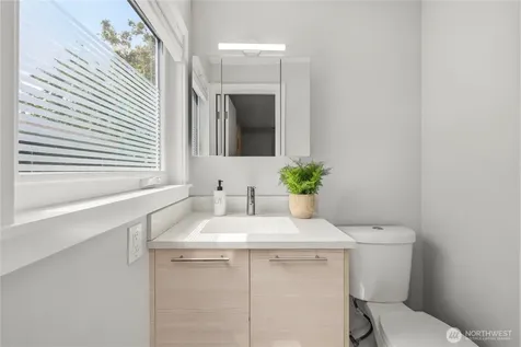 5643 16th Avenue SW Seattle WA 98106