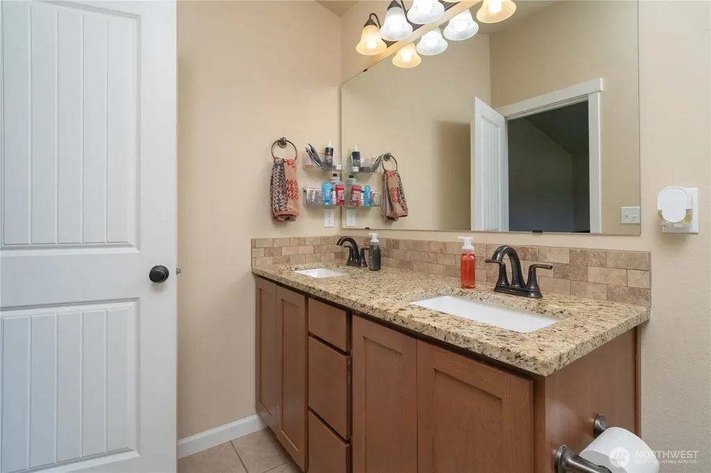 9324 179th Lane SW Rochester WA 98579