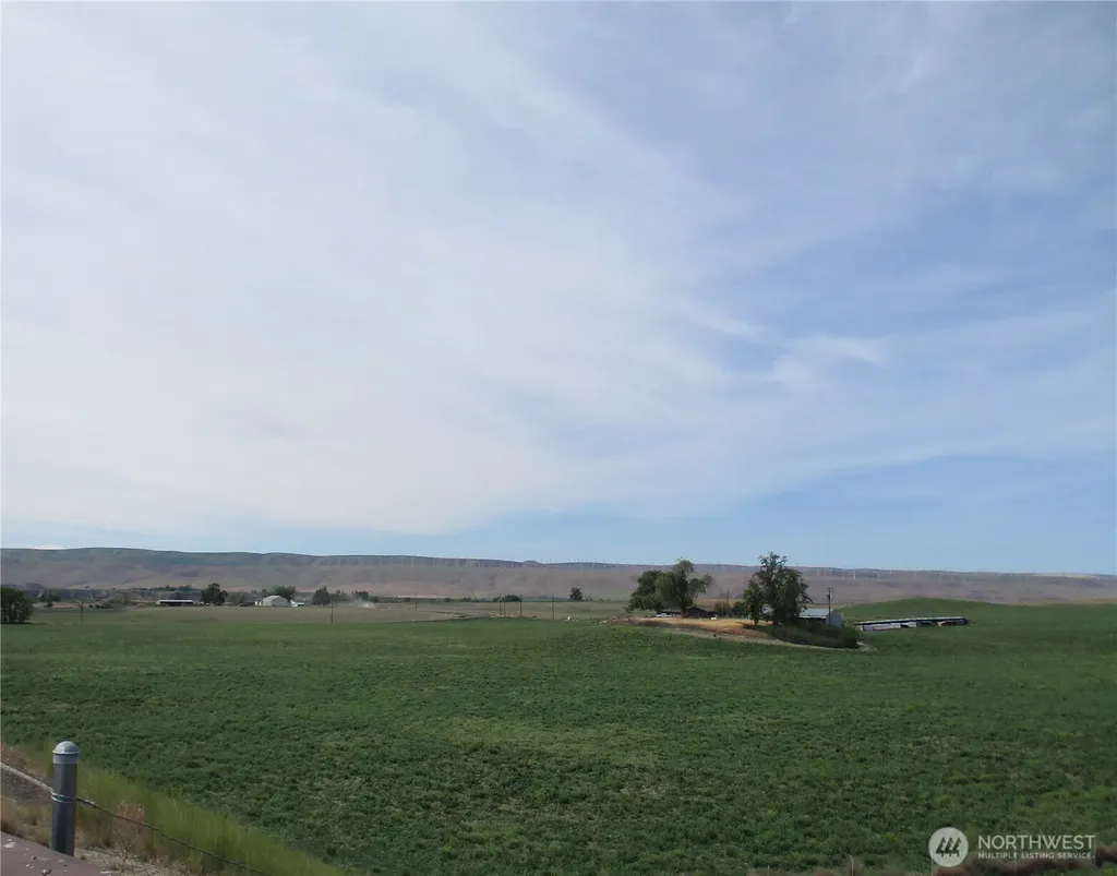 669 Cummins Road Touchet WA 99360