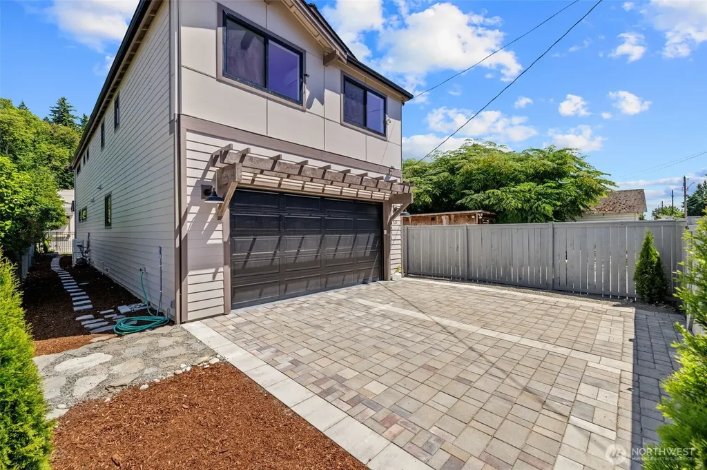 523 Bridges Avenue S Kent WA 98032