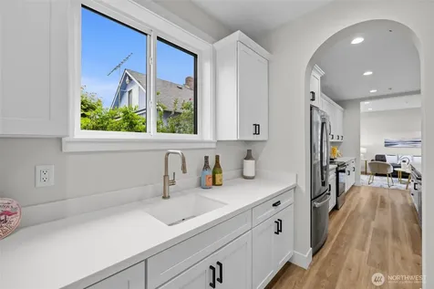 523 Bridges Avenue S Kent WA 98032