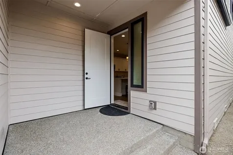 523 Bridges Avenue S Kent WA 98032