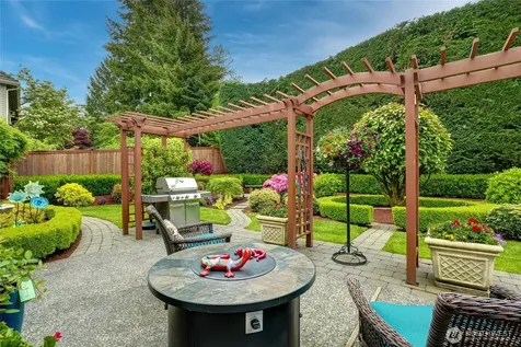 22519 SE 46th Place Sammamish WA 98075