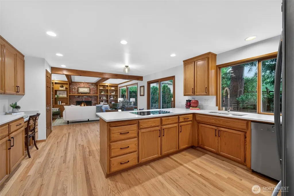 12610 NE 68th Place Kirkland WA 98033