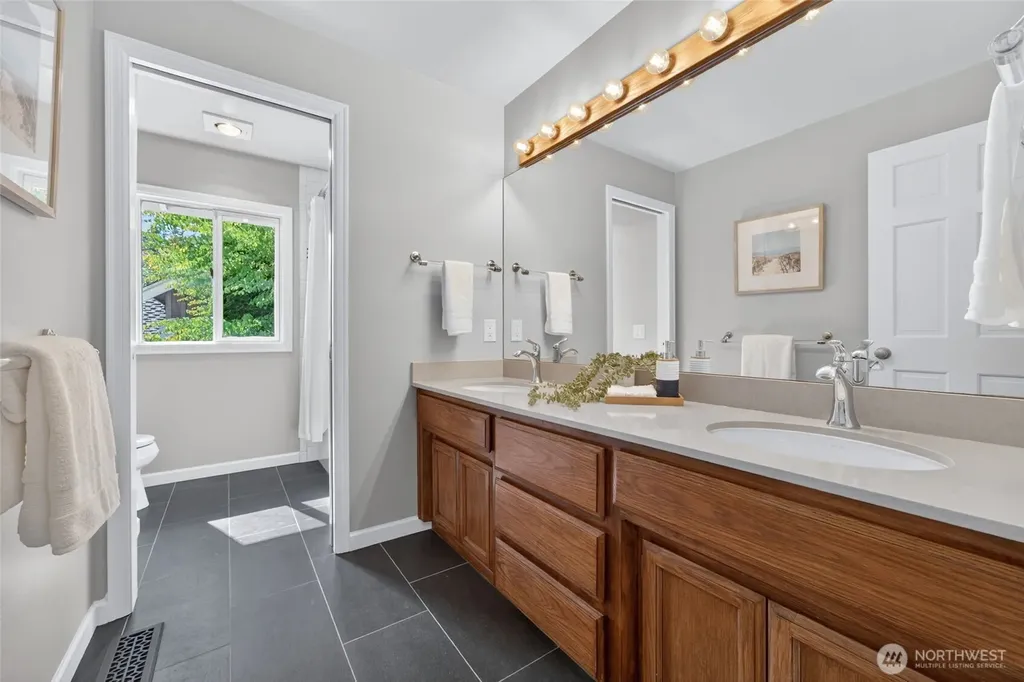 12610 NE 68th Place Kirkland WA 98033