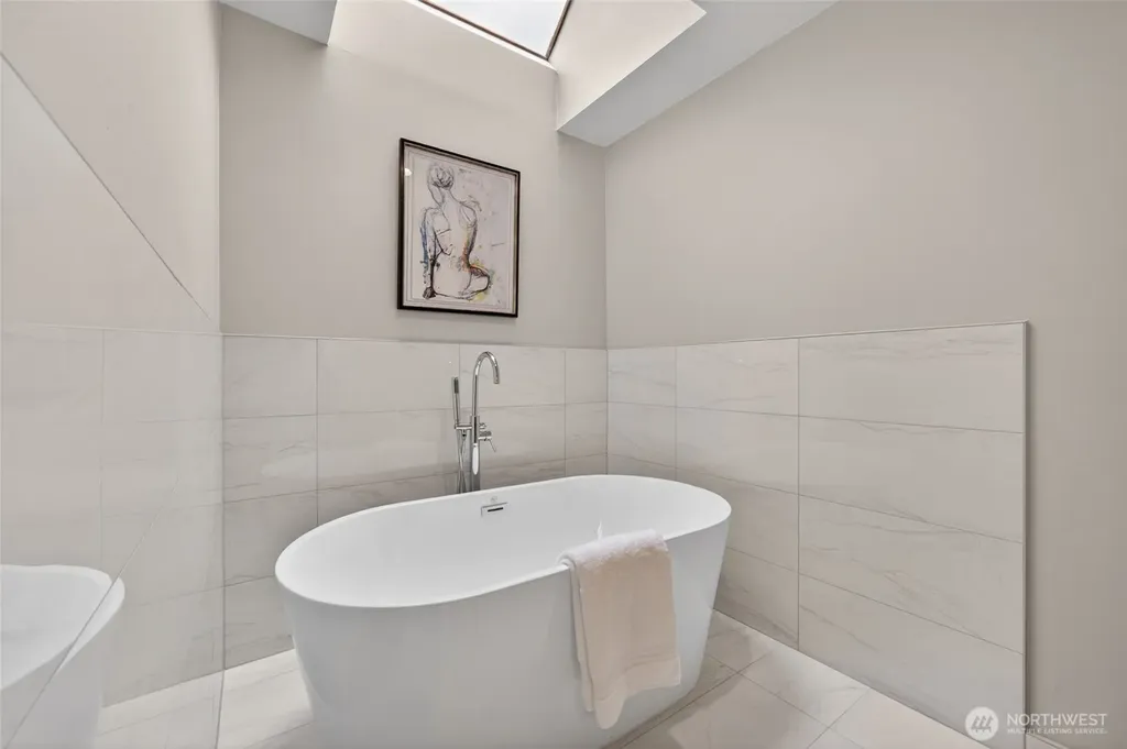 12610 NE 68th Place Kirkland WA 98033