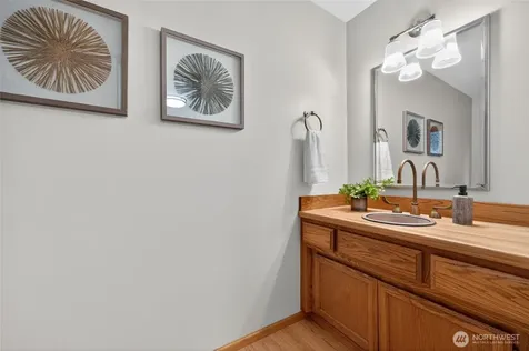 12610 NE 68th Place Kirkland WA 98033