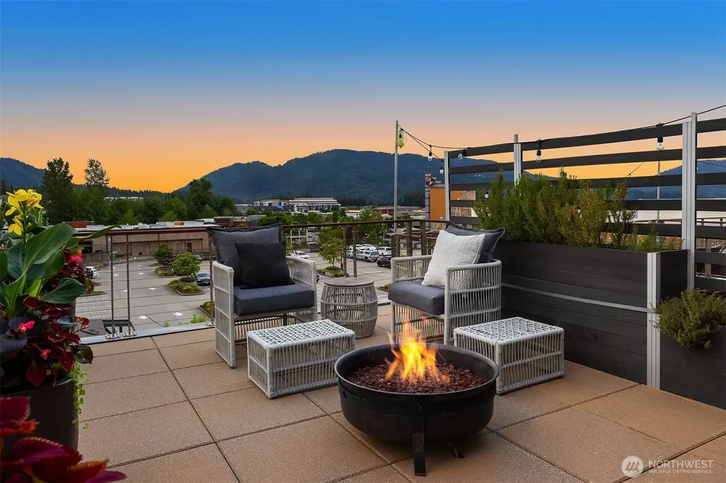 998 NE High Street Issaquah WA 98029