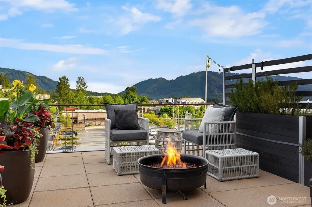 998 NE High Street Issaquah WA 98029