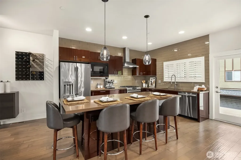 998 NE High Street Issaquah WA 98029