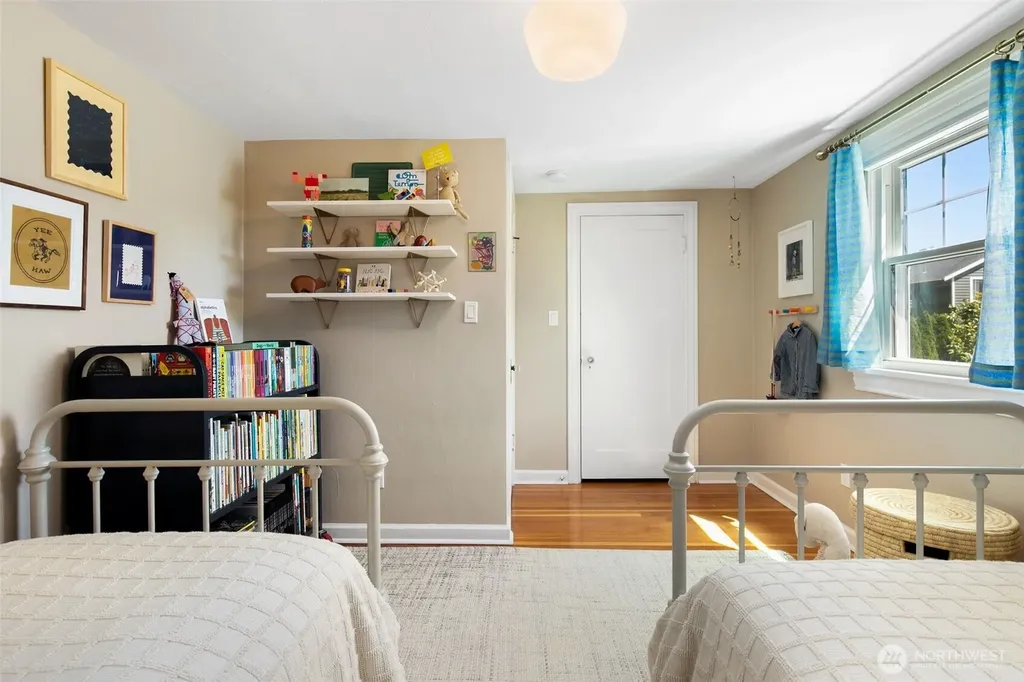 3260 42nd Avenue SW Seattle WA 98116
