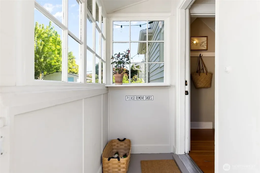 3260 42nd Avenue SW Seattle WA 98116