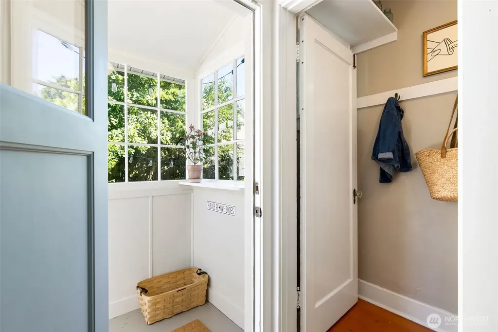 3260 42nd Avenue SW Seattle WA 98116