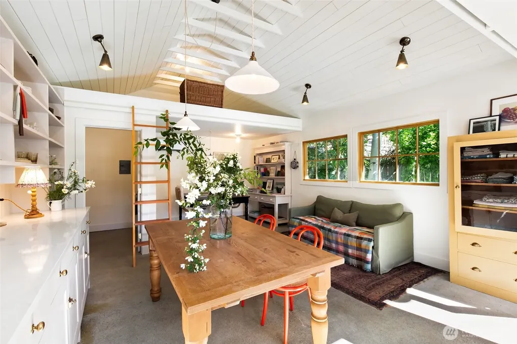 3260 42nd Avenue SW Seattle WA 98116