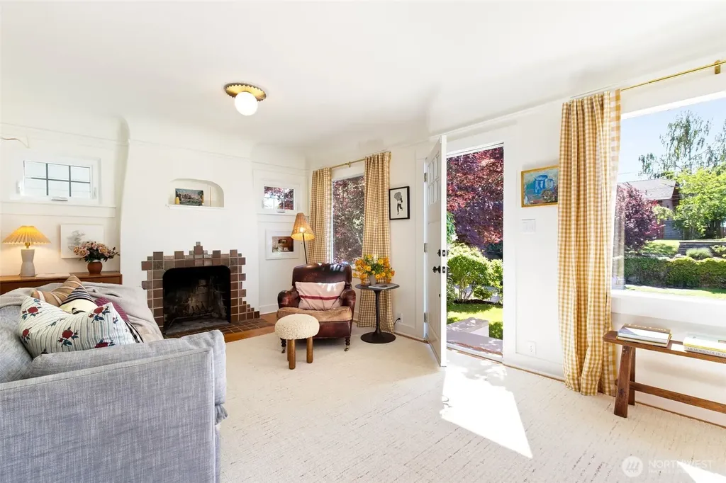 3260 42nd Avenue SW Seattle WA 98116