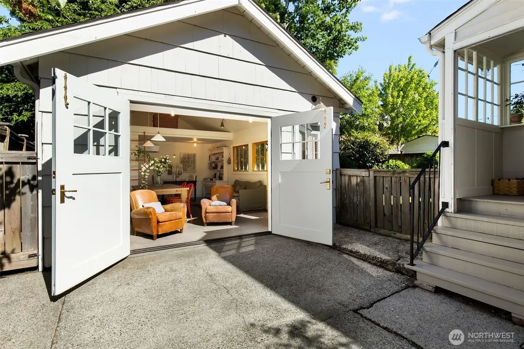 3260 42nd Avenue SW Seattle WA 98116