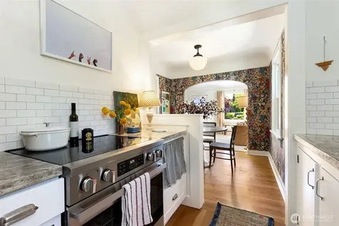 3260 42nd Avenue SW Seattle WA 98116