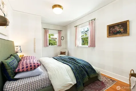 3260 42nd Avenue SW Seattle WA 98116