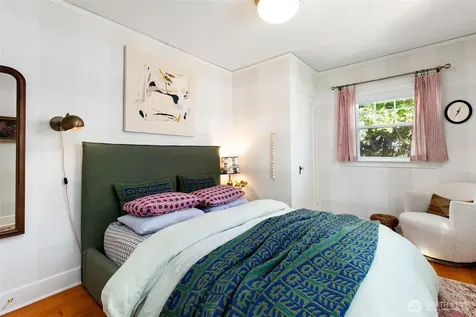 3260 42nd Avenue SW Seattle WA 98116
