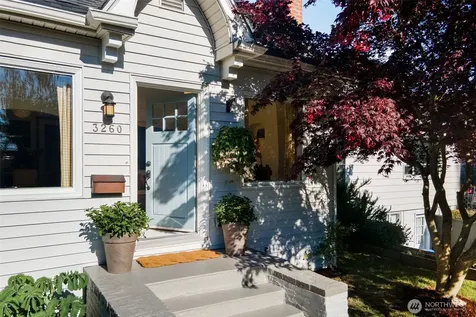 3260 42nd Avenue SW Seattle WA 98116