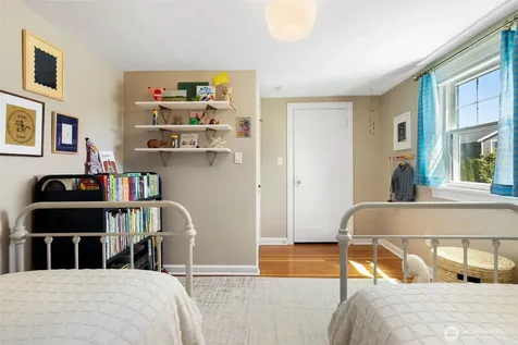 3260 42nd Avenue SW Seattle WA 98116