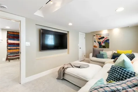 3260 42nd Avenue SW Seattle WA 98116