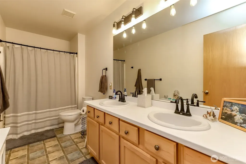 1502 Jensen Avenue Dupont WA 98327