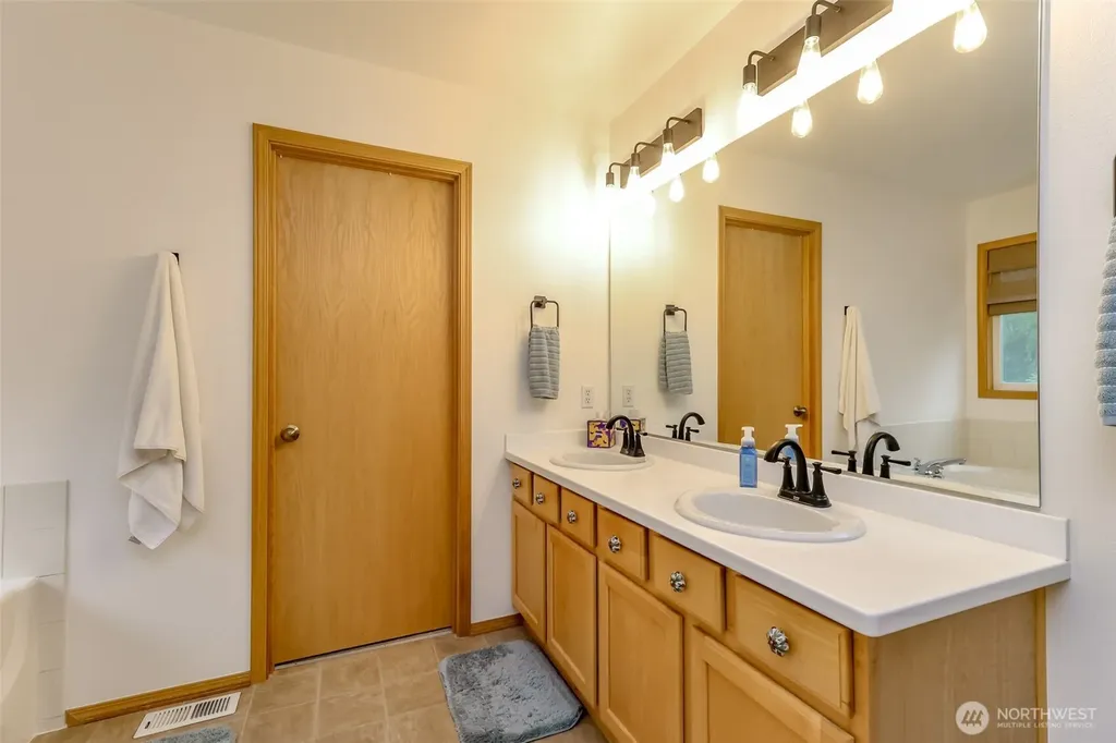 1502 Jensen Avenue Dupont WA 98327