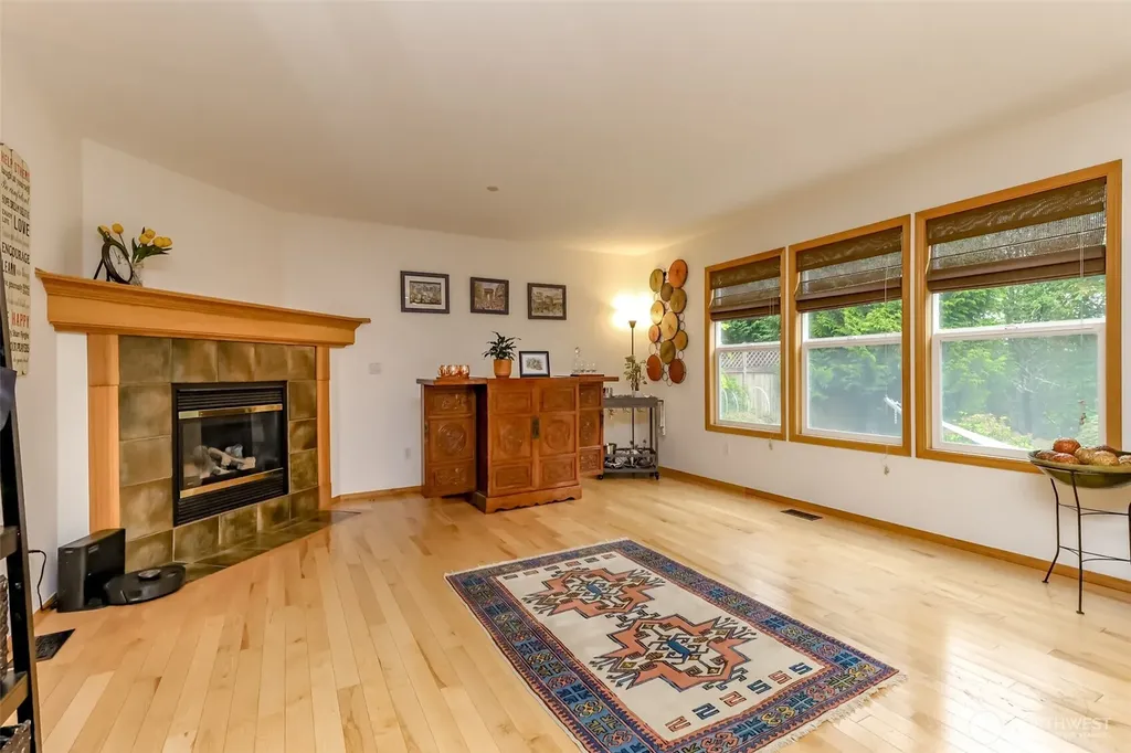 1502 Jensen Avenue Dupont WA 98327