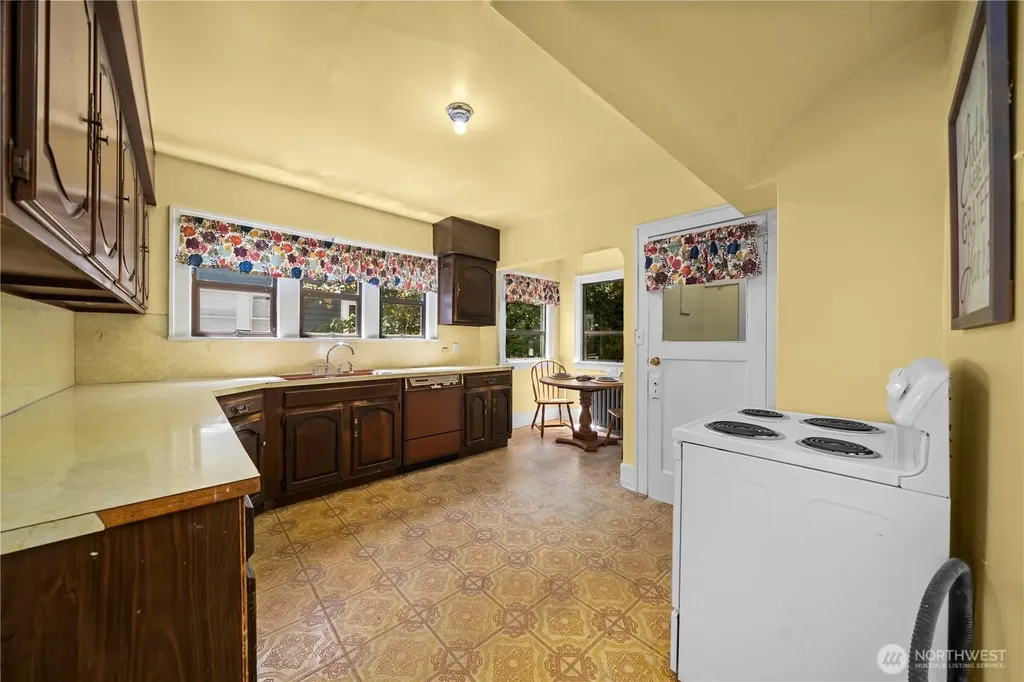 319 29th Avenue Seattle WA 98122