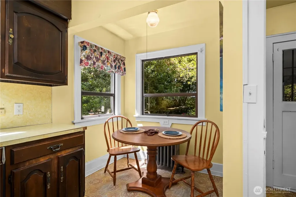 319 29th Avenue Seattle WA 98122