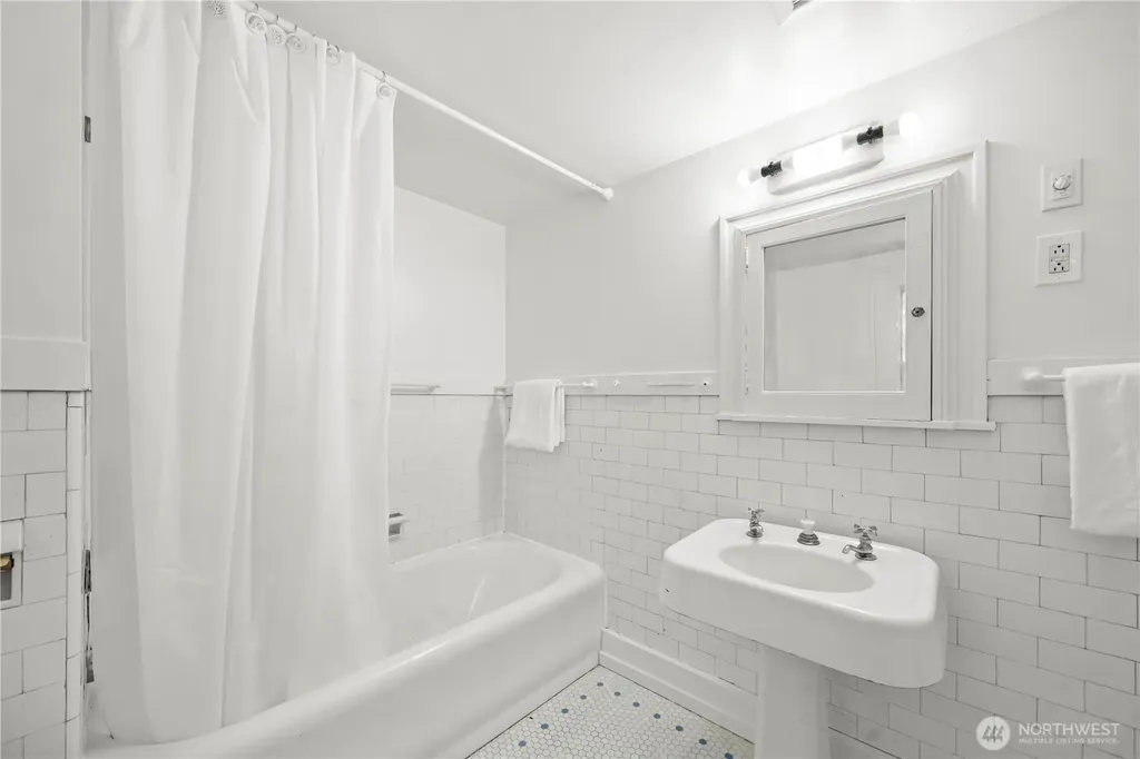 319 29th Avenue Seattle WA 98122