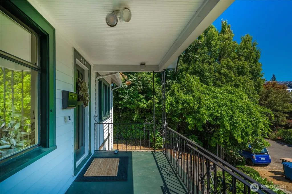 319 29th Avenue Seattle WA 98122