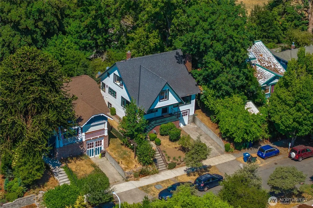319 29th Avenue Seattle WA 98122