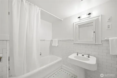 319 29th Avenue Seattle WA 98122