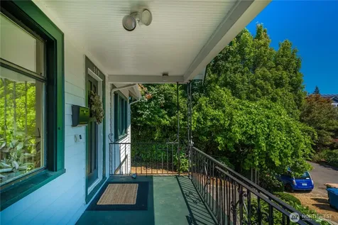 319 29th Avenue Seattle WA 98122