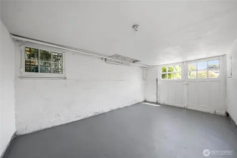 319 29th Avenue Seattle WA 98122