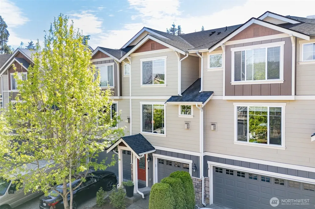 524 Pilchuck Path Everett WA 98201