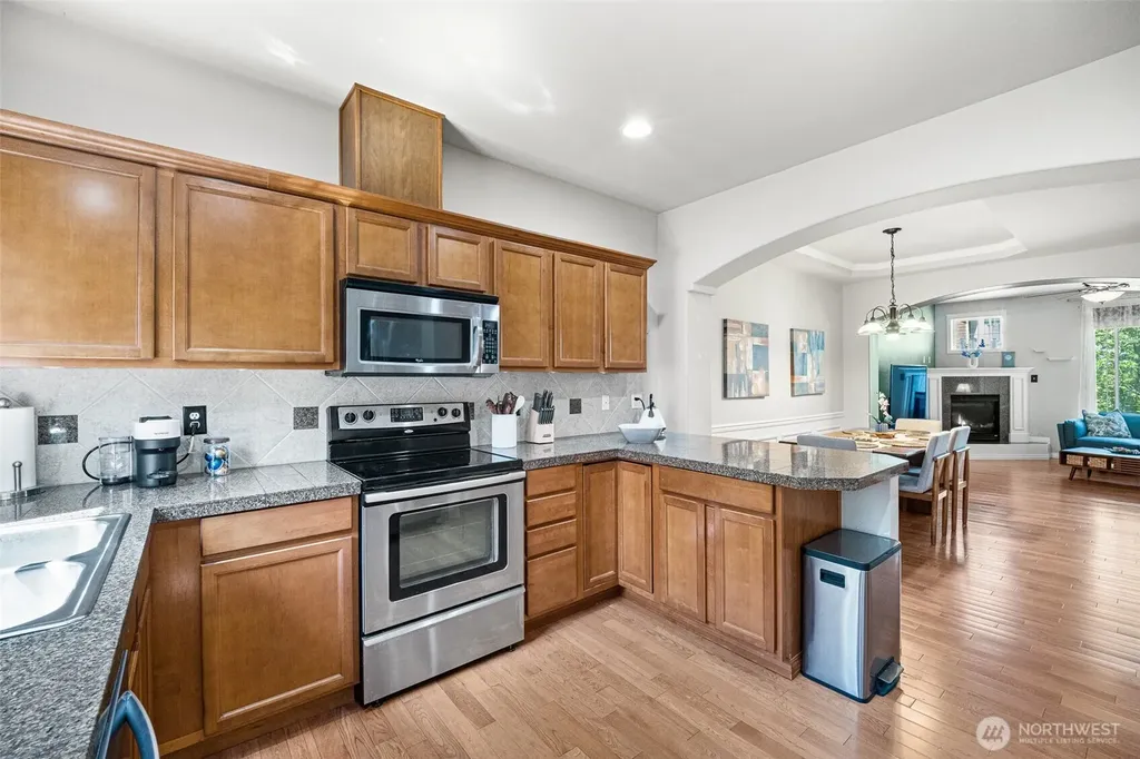 524 Pilchuck Path Everett WA 98201