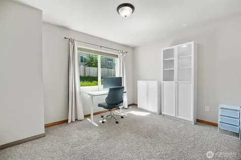 524 Pilchuck Path Everett WA 98201