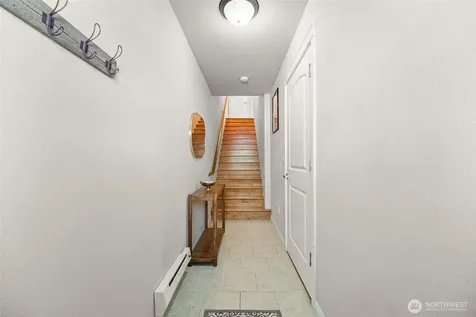 524 Pilchuck Path Everett WA 98201