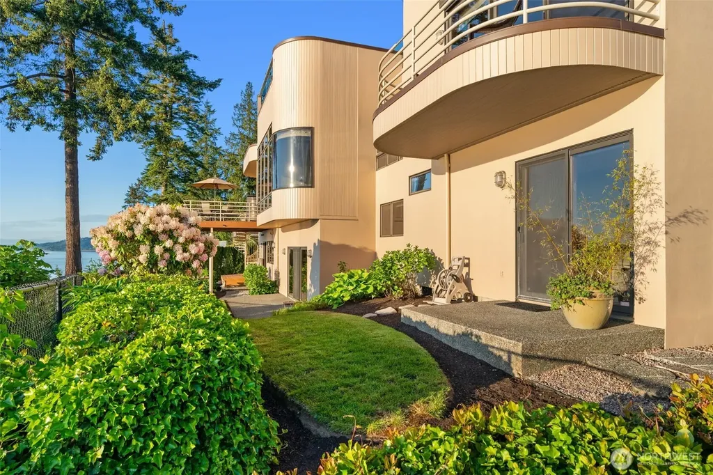 9233 Olympic View Drive Edmonds WA 98020