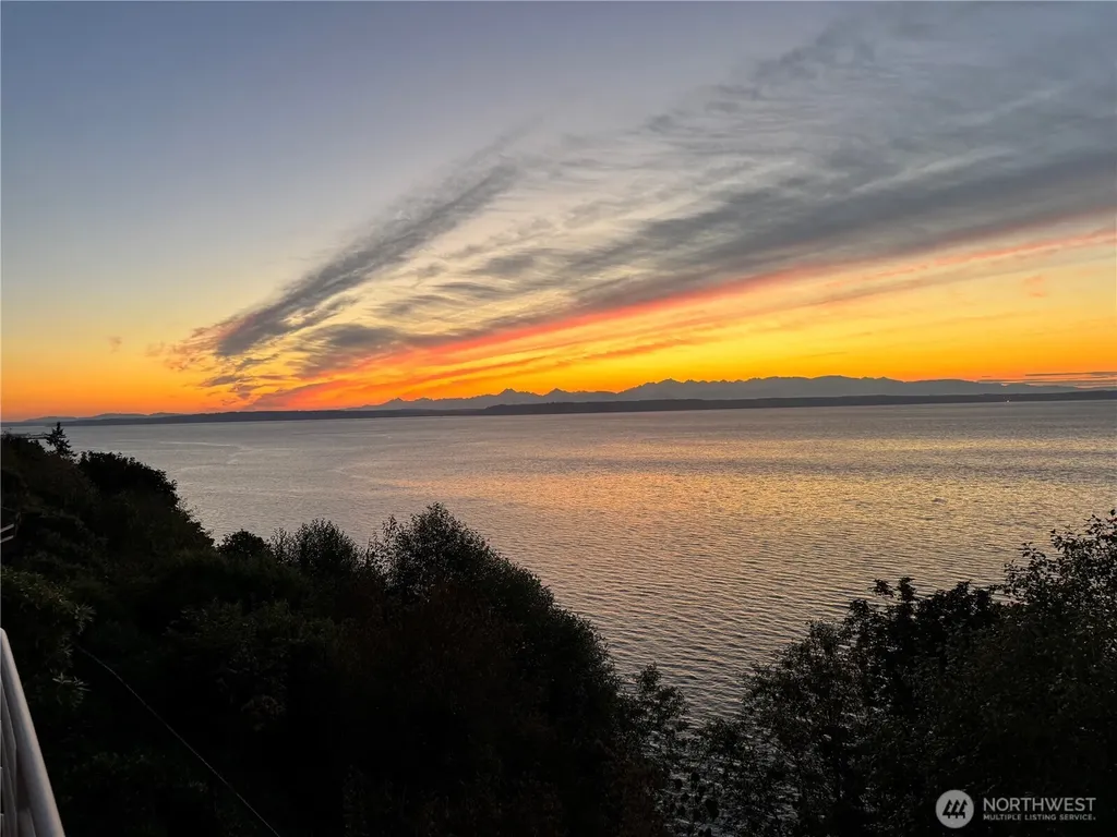 9233 Olympic View Drive Edmonds WA 98020