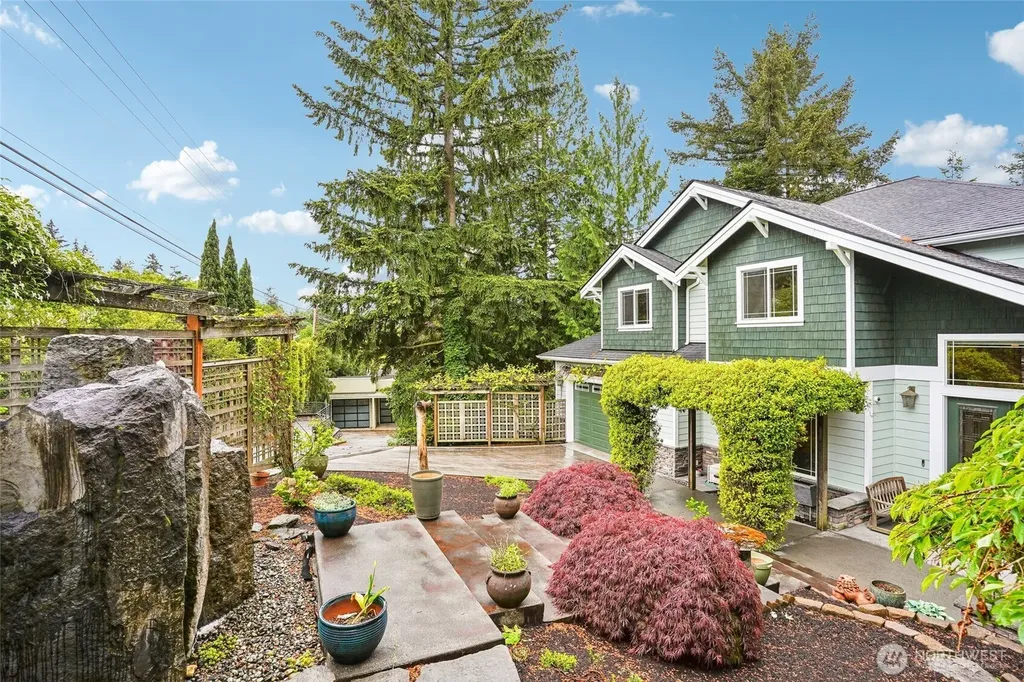13128 SE Newport Way Bellevue WA 98006