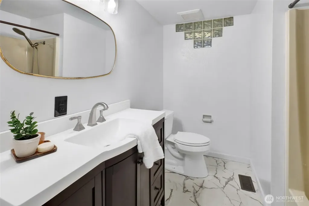 51 Drayton Court Blaine WA 98230