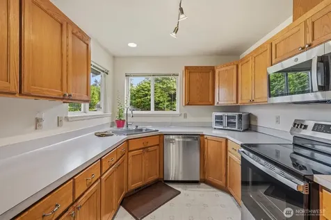 2021 Doe Drive Oak Harbor WA 98277