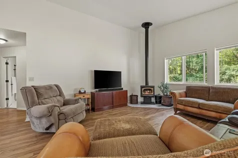 2021 Doe Drive Oak Harbor WA 98277